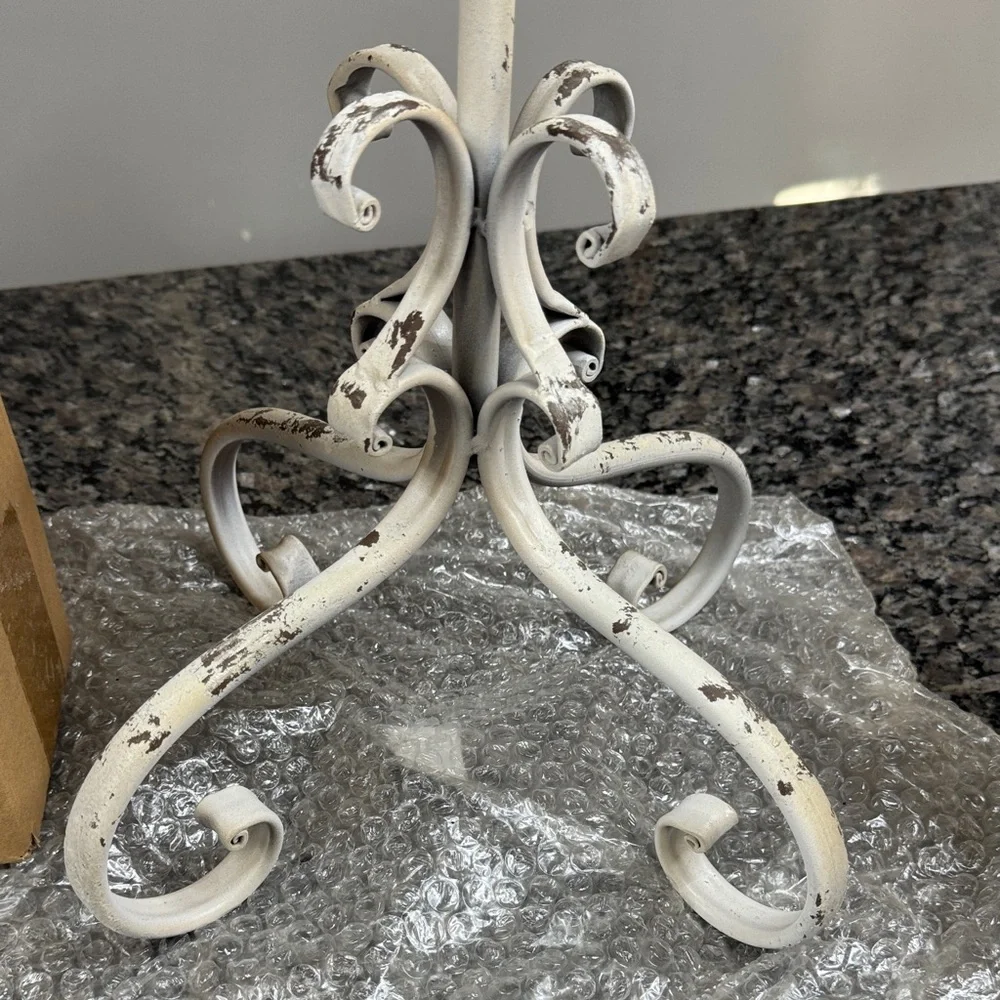 Distressed Lantern Stand with lanterns NEW